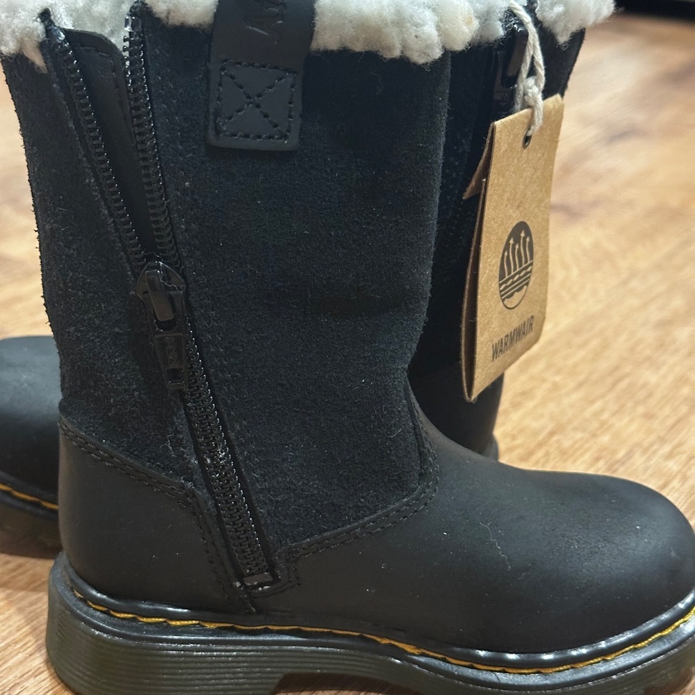 Girls Dr Martens Juney boots - Picture 8 of 8